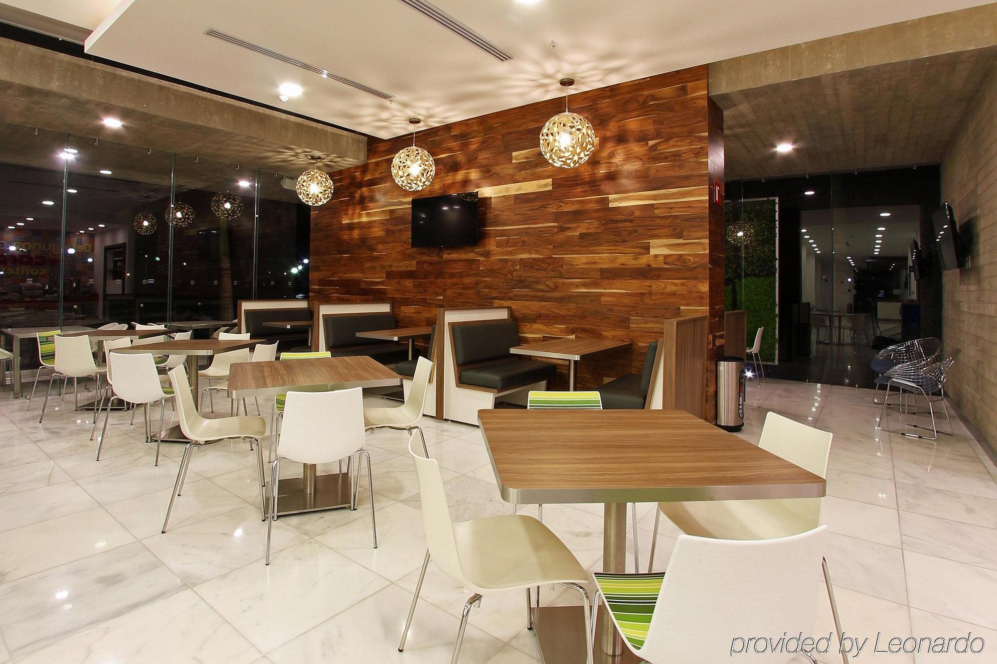 One Villahermosa 2000 Екстериор снимка