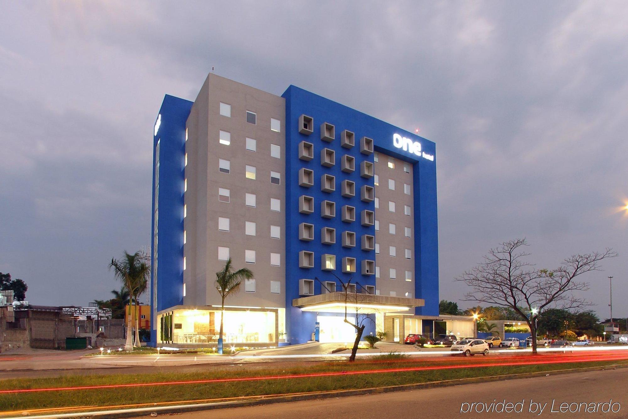 One Villahermosa 2000 Екстериор снимка