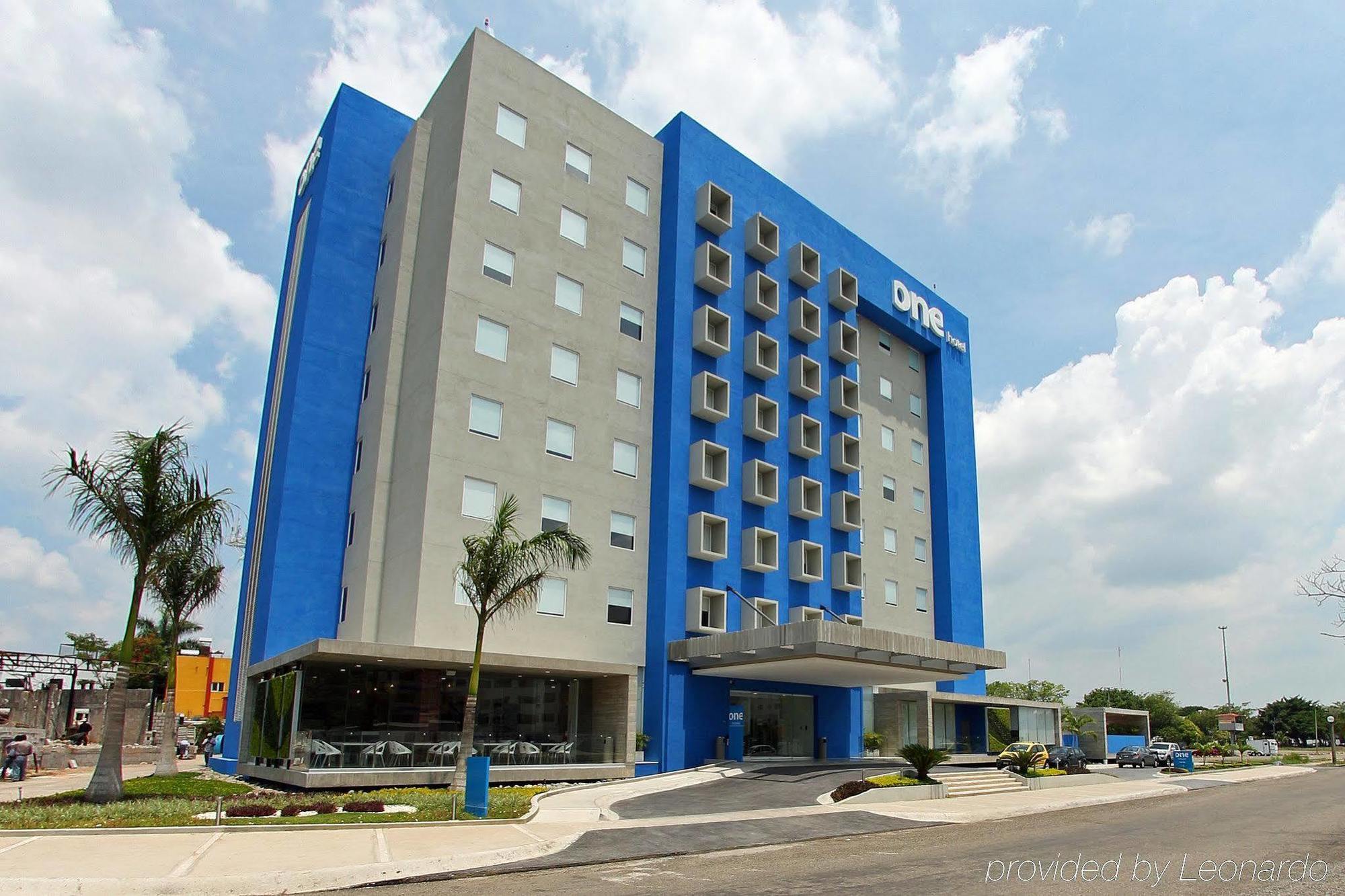 One Villahermosa 2000 Екстериор снимка