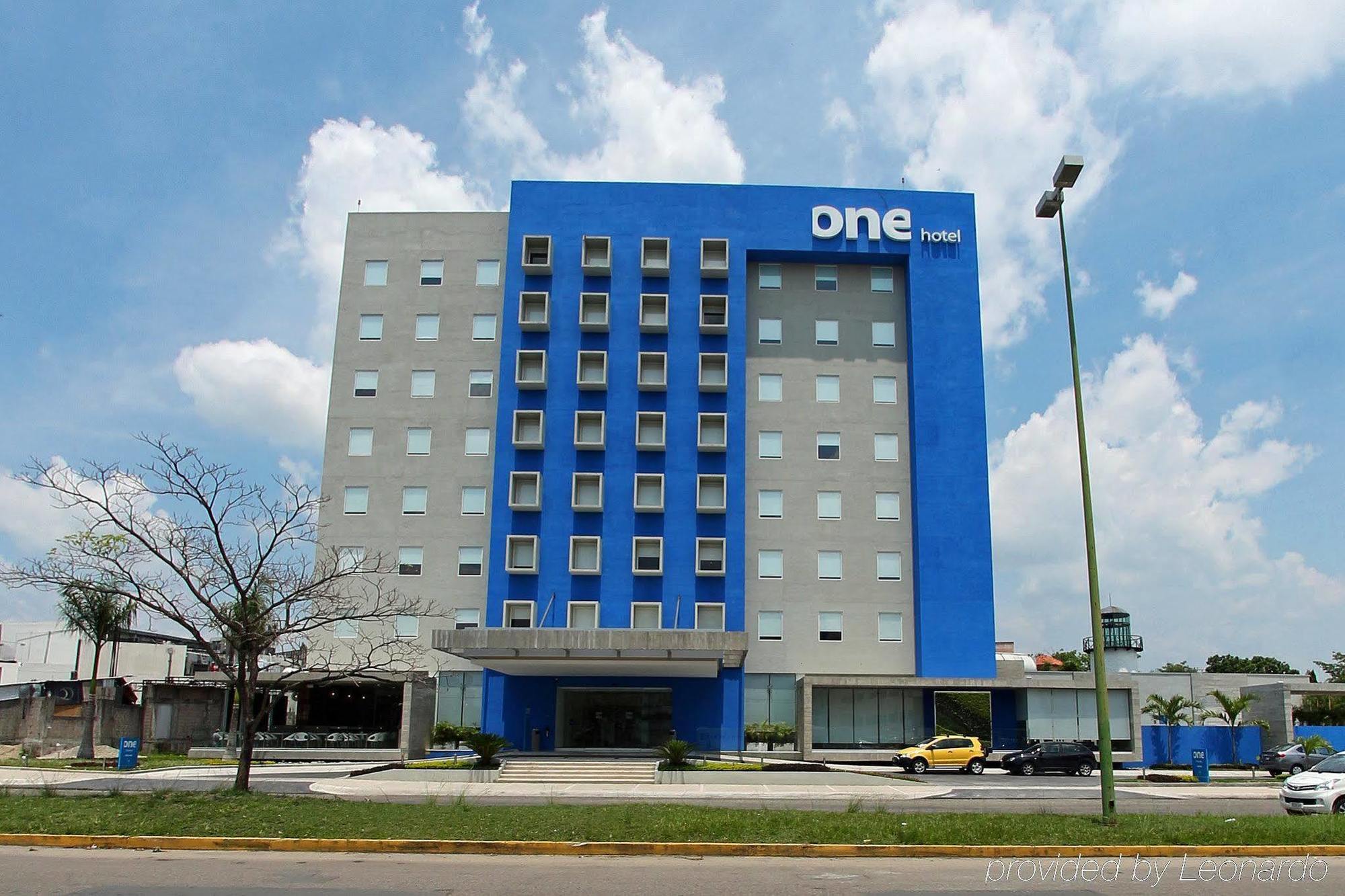One Villahermosa 2000 Екстериор снимка