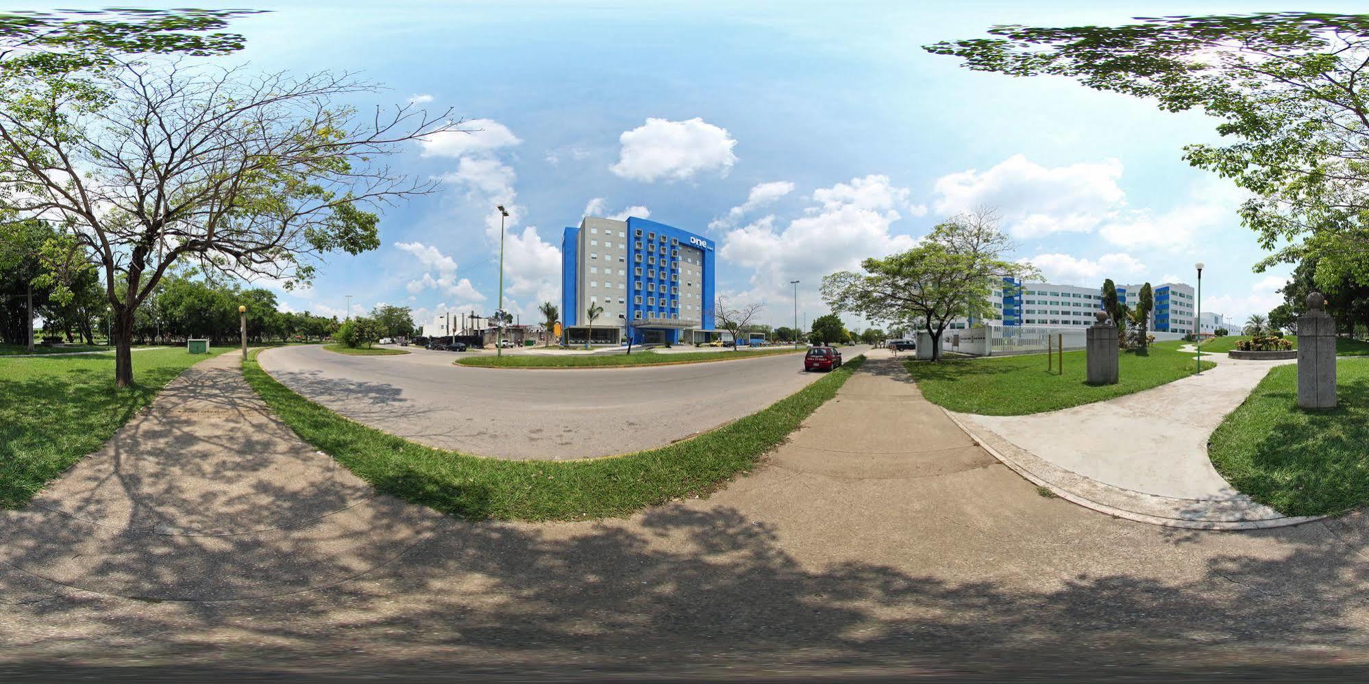 One Villahermosa 2000 Екстериор снимка